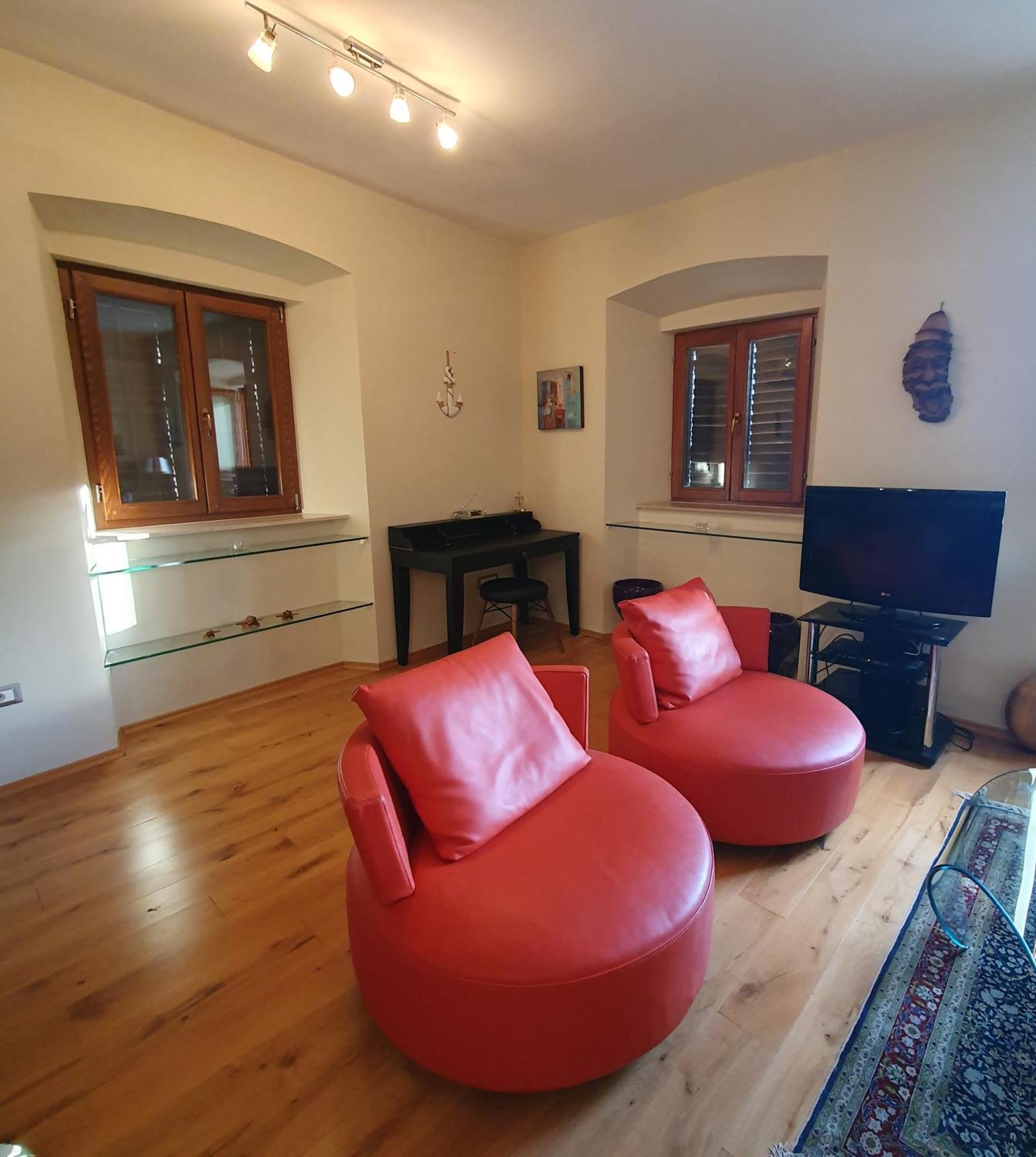Neda Apartment *