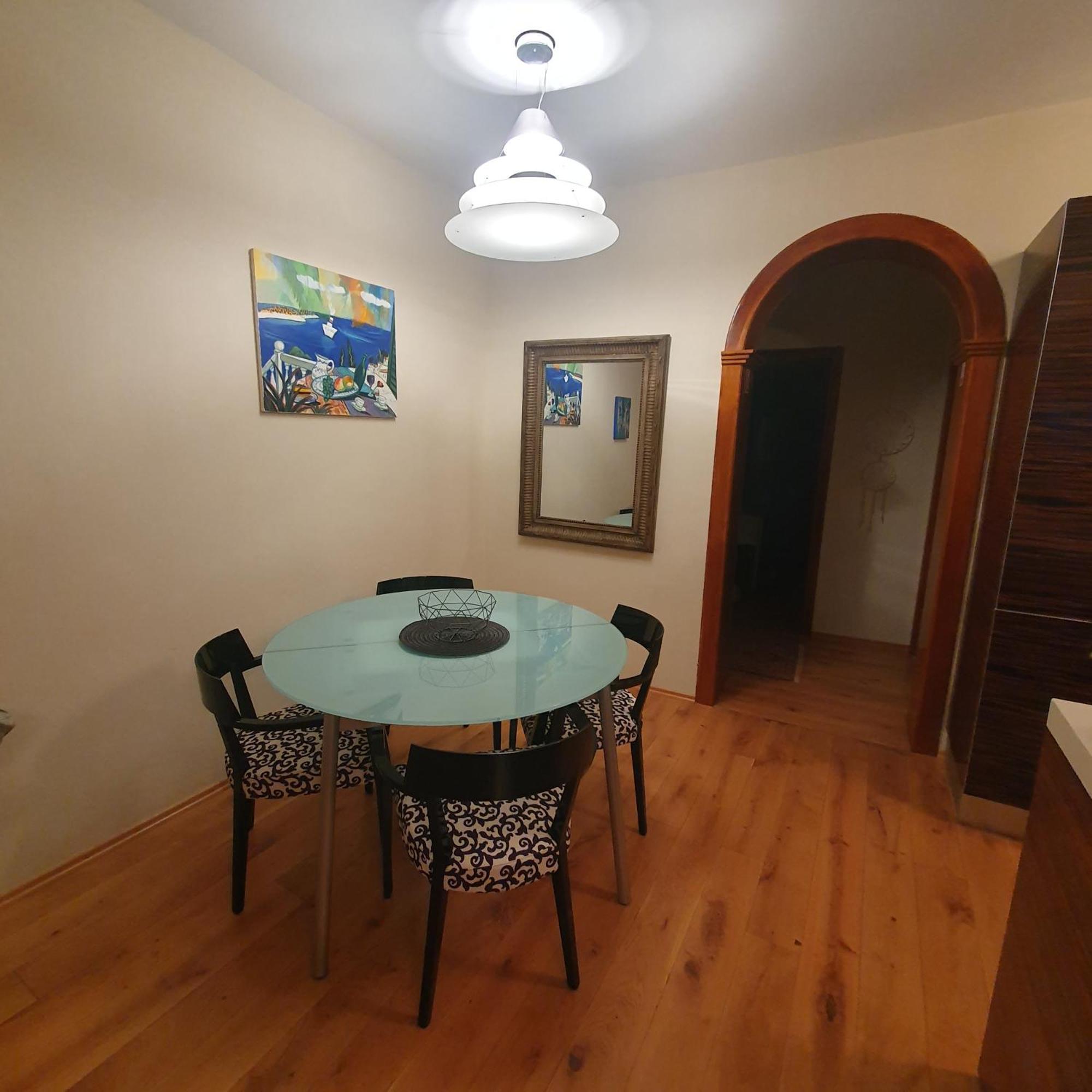 Neda Apartment *